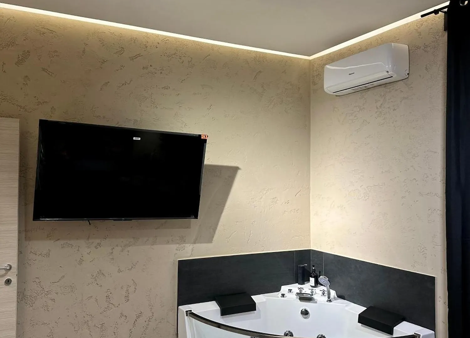Apartment Falco Boutique Home With Jacuzzi Naples Italy