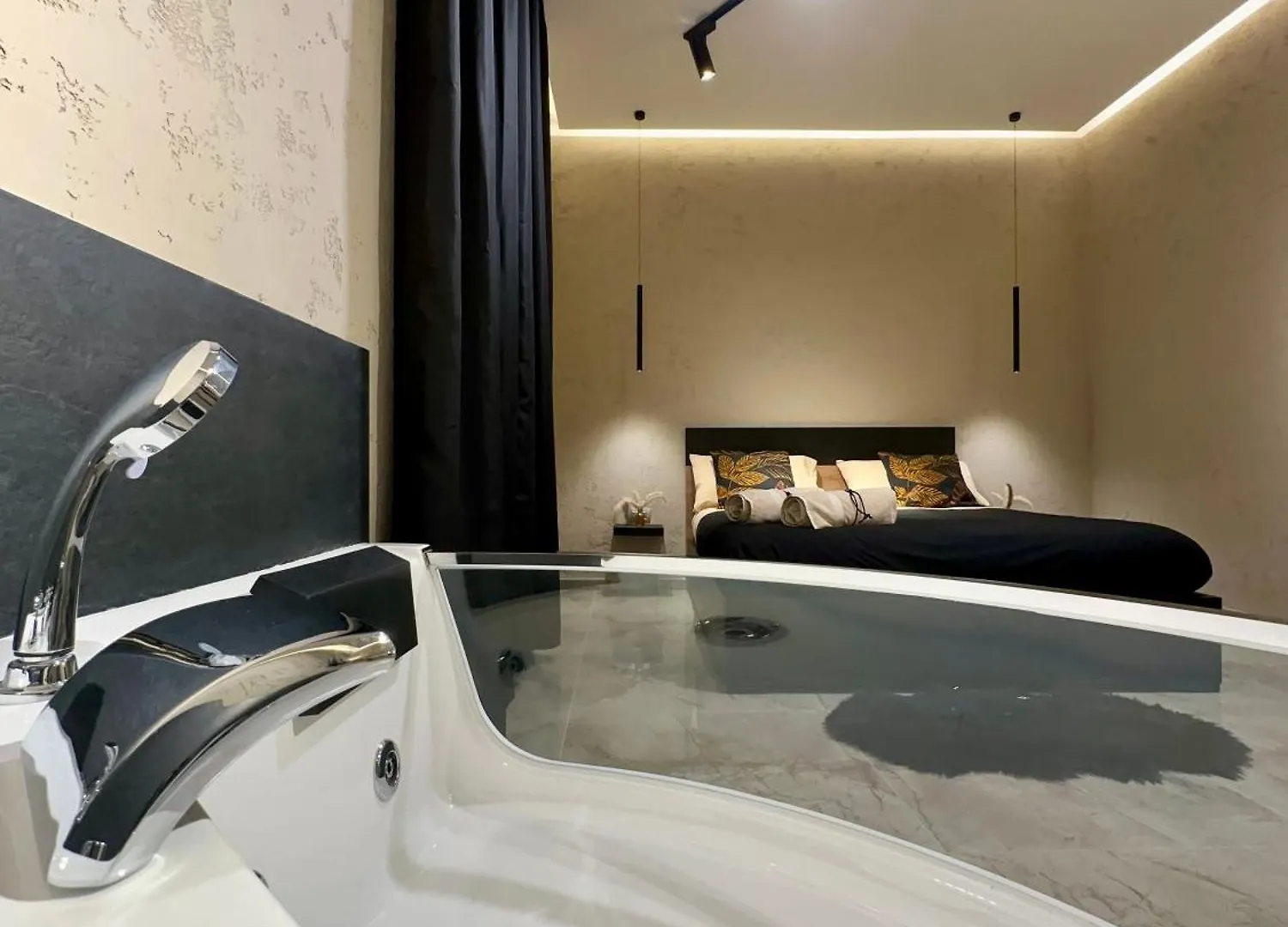 Falco Boutique Home With Jacuzzi Naples 0*,