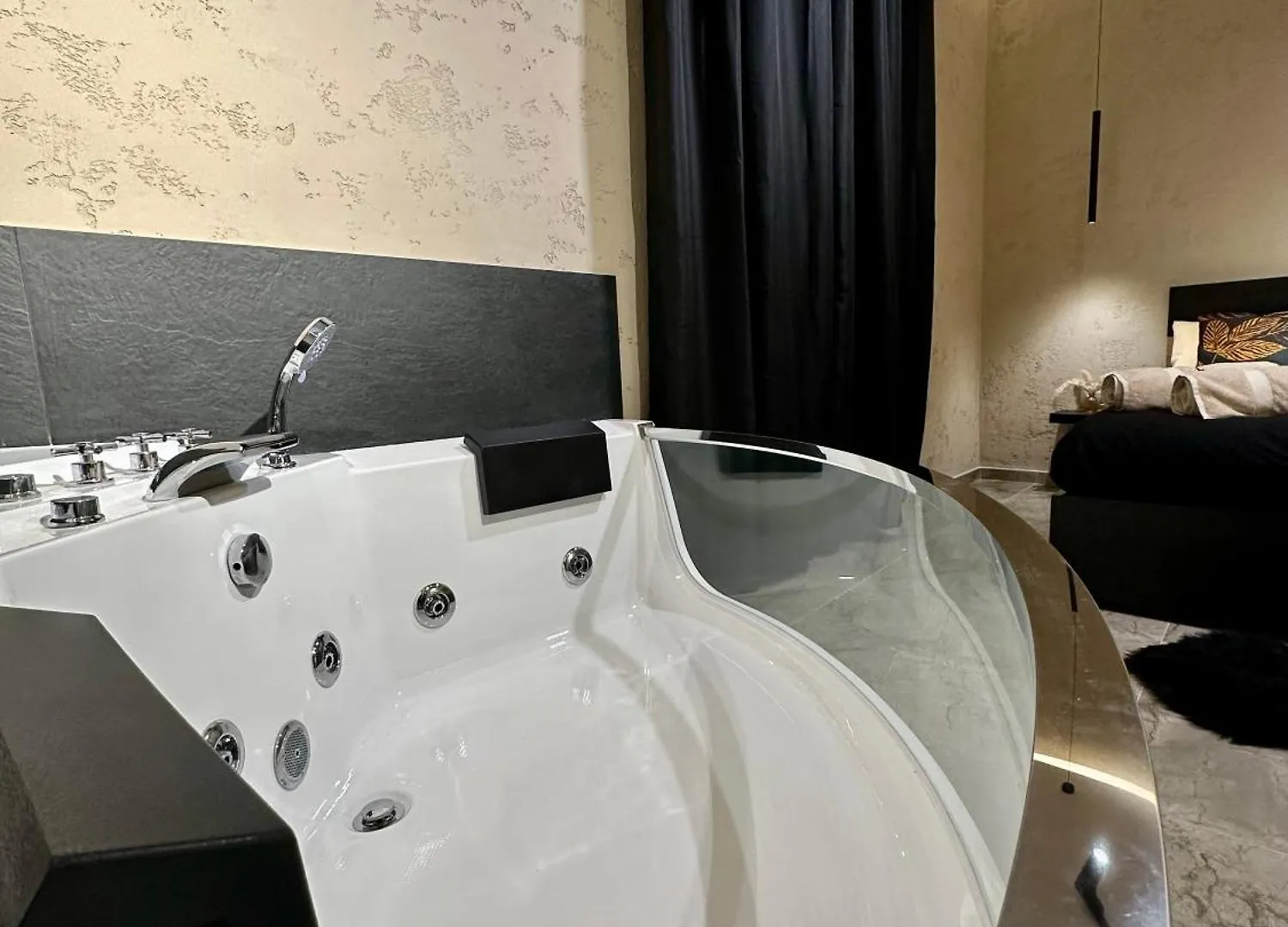 Falco Boutique Home With Jacuzzi Naples Italy