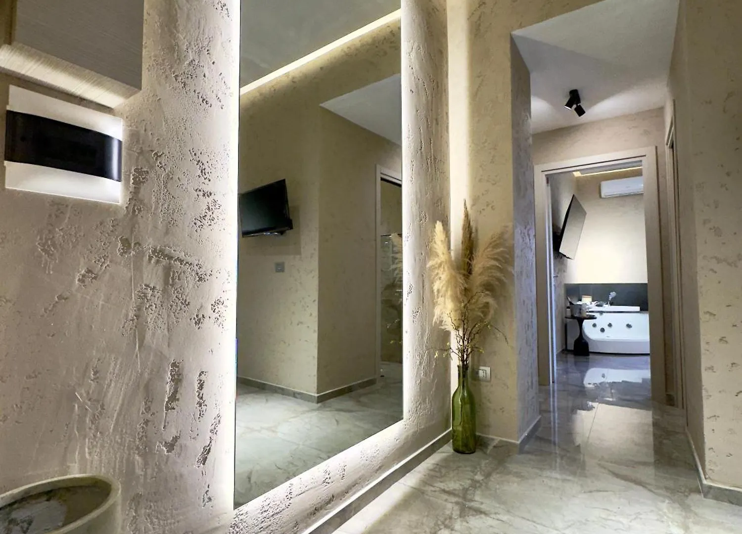Apartment Falco Boutique Home With Jacuzzi Naples