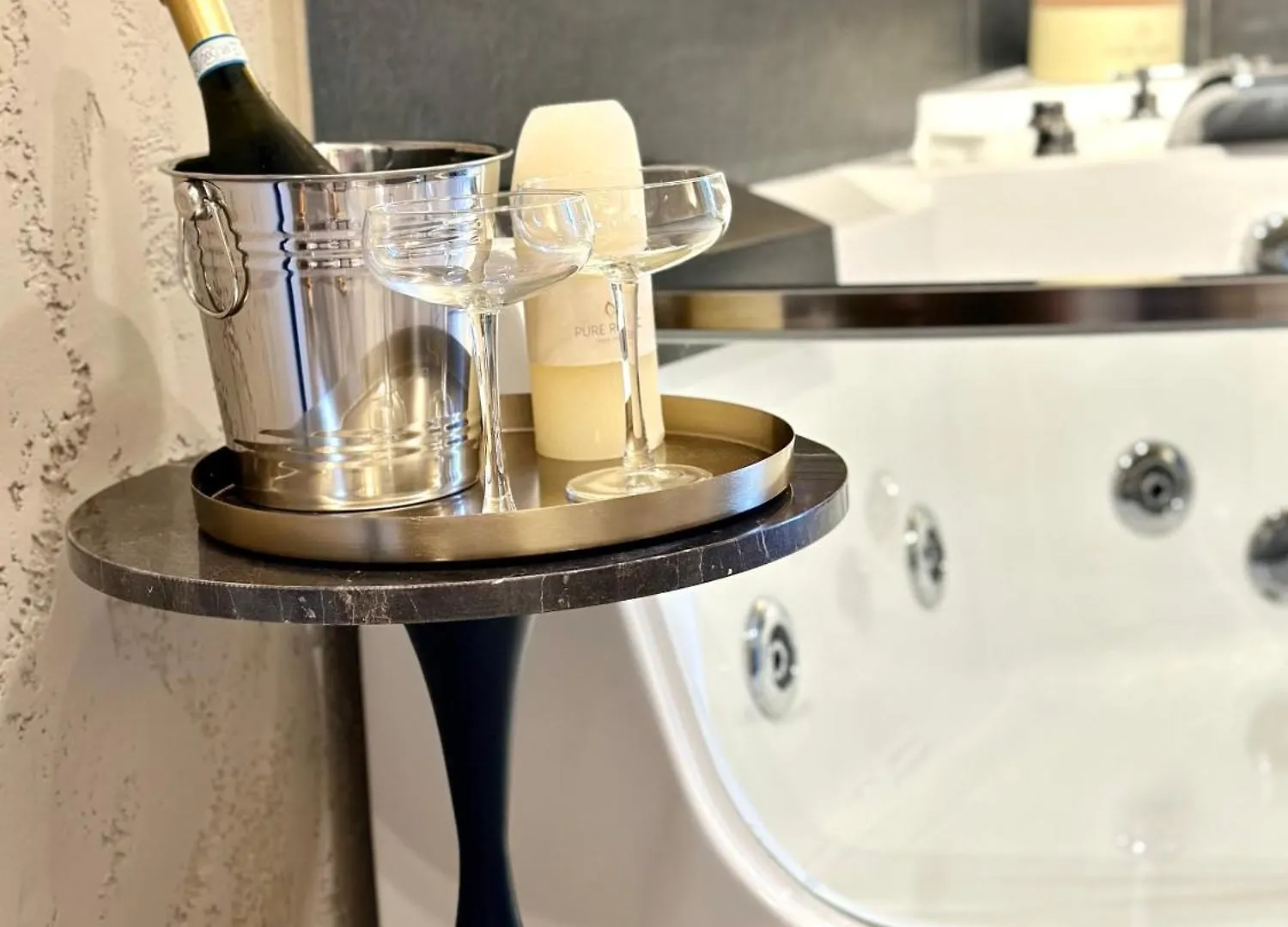 Falco Boutique Home With Jacuzzi Naples Italy