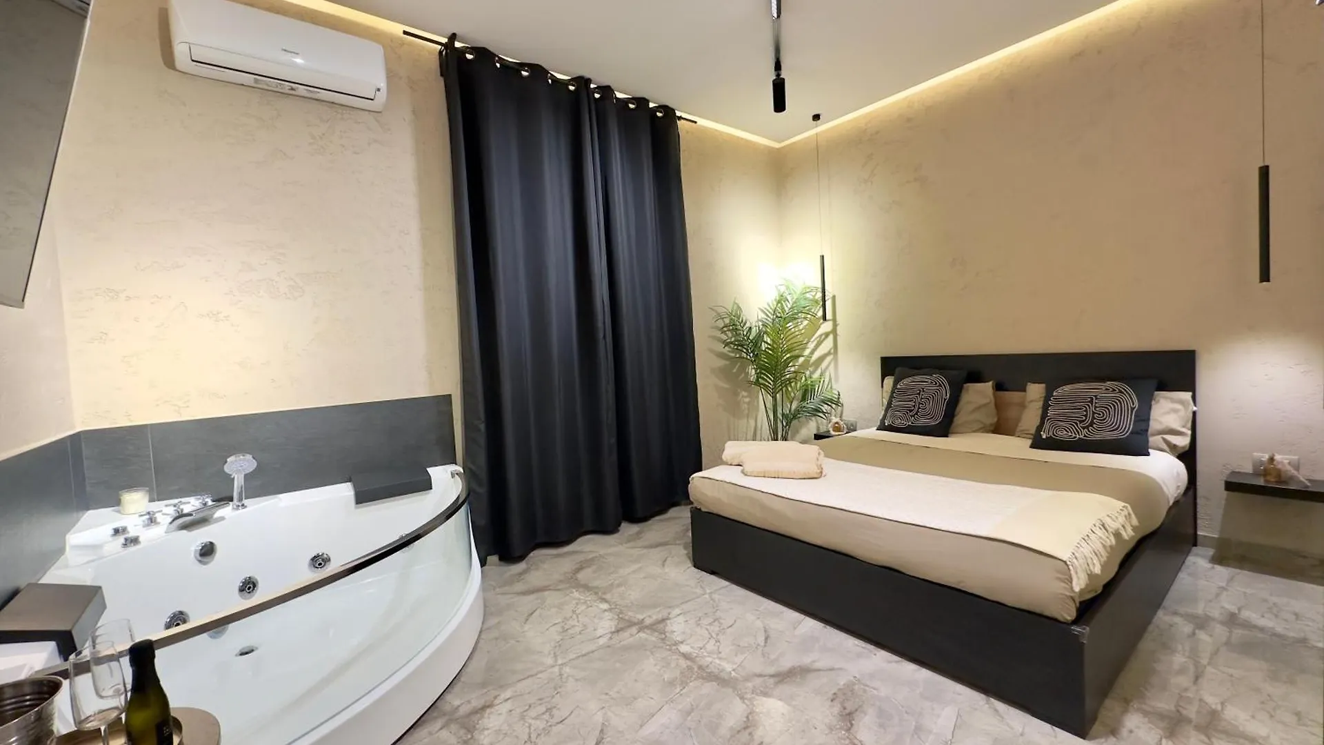 Falco Boutique Home With Jacuzzi Naples Apartment